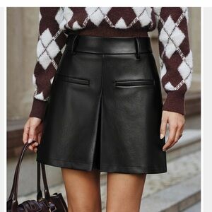 Commense Black Faux Leather Mini Skirt